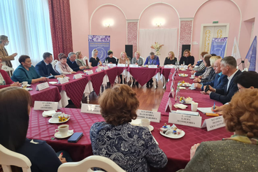 Александр Дрозденко встретился с женсоветом 47 региона