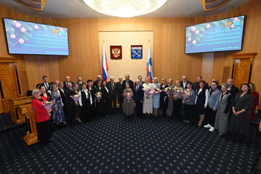 Награды — ленинградцам
