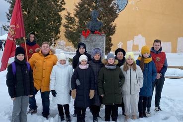 Защитнику Отечества Суворову — память и цветы