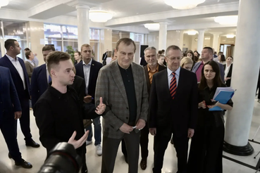 Александр Дрозденко открыл фотовыставку, посвящённую 80-летию со дня рождения Владимира Жириновского