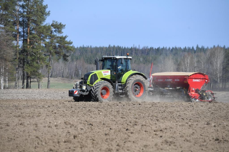 В Ленинградской области начались весенние полевые работы