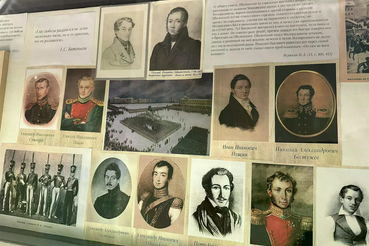 Александр Дрозденко открыл выставку «Россия. Выбор пути…», приуроченную к 200-летию восстания декабристов.