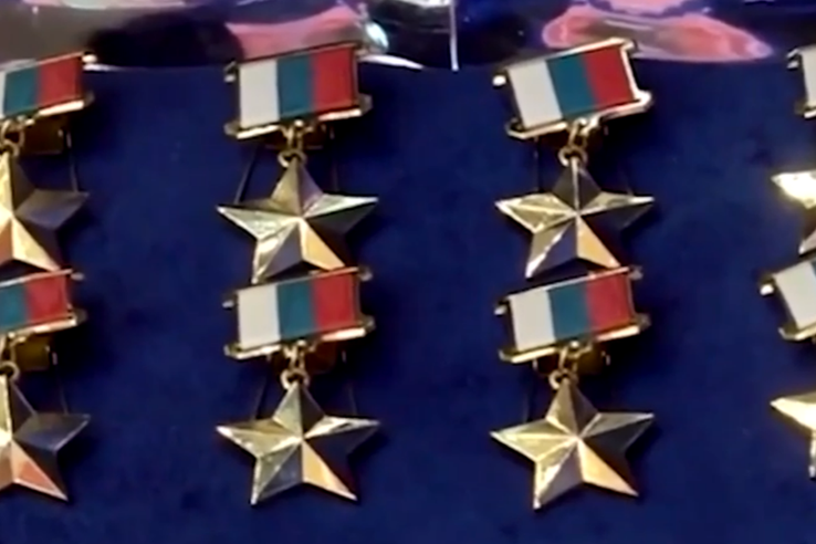 Александр Дрозденко поздравил офицеров-ленинградцев, получивших звания Героев России