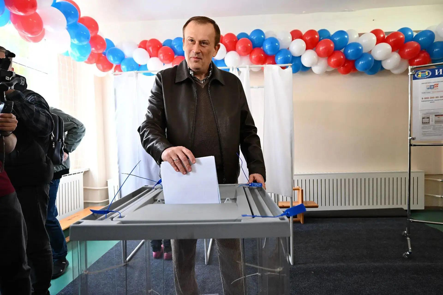 Губернатор Александр Дрозденко проголосовал на выборах