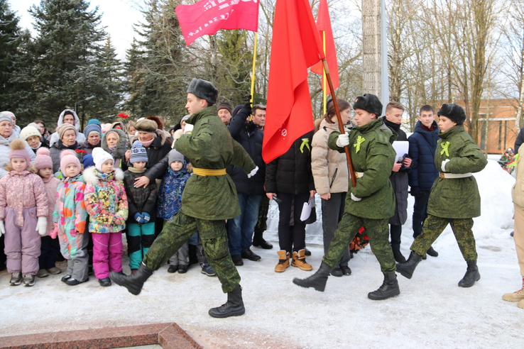 Область отдает дань памяти освободителям ленинградской земли