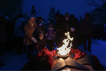 Вечный огонь зажжён в Тихвине