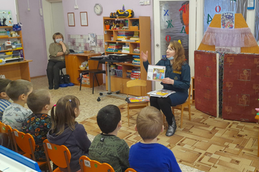 День спички пожарные отметили беседой с малышами
