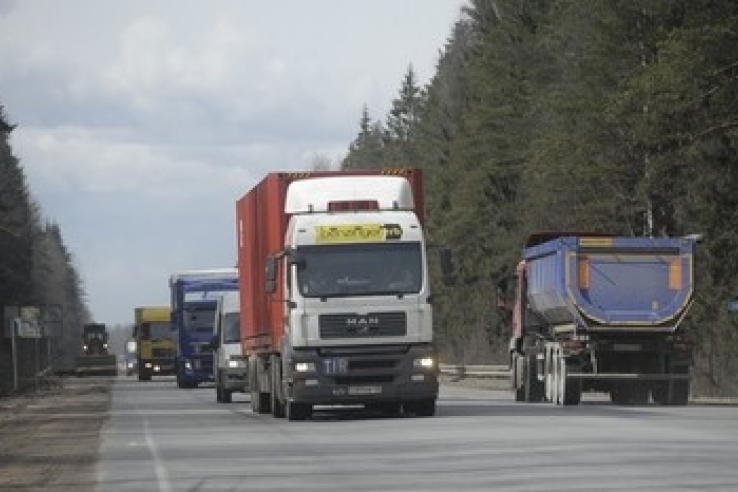 Грузовики остановят на выходные дни