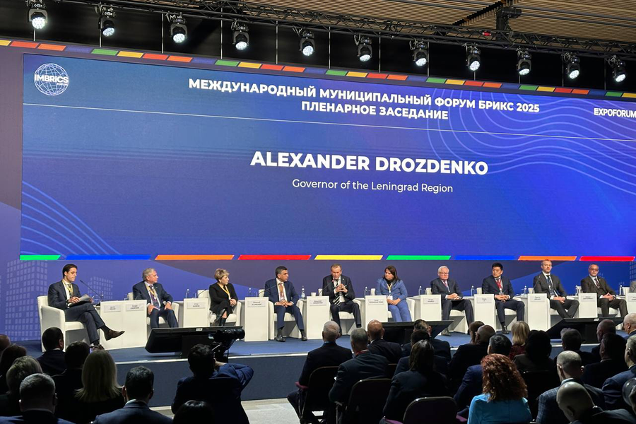 Александр Дрозденко на муниципальном Форуме БРИКС: «Технологии должны служить людям, а не заменять человека»