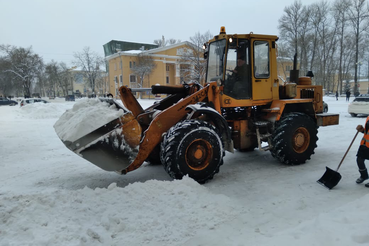 Областные коммунальщики ликвидируют последствия снегопада