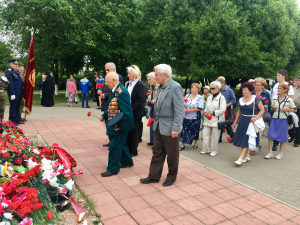 Церемония возложения цветов, перезахоронение останков советских воинов, погибших в годы Великой Отечественной войны, город Тихвин. Предоставлено Администрацией Тихвинского района