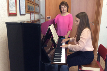 Детская школа искусств Тихвина получает инструменты