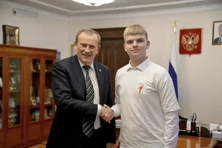 Александр Дрозденко провел встречу с учеником Гатчинской школы