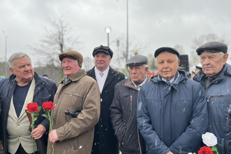 В Ленинградской области почтили жертв и наградили ликвидаторов катастрофы  Чернобыльской АЭС