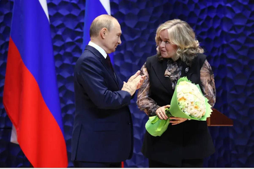 Учителю героя из Тихвина награду вручил Президент