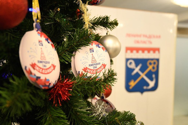 Ёлка желаний шагает по районам Ленинградской области