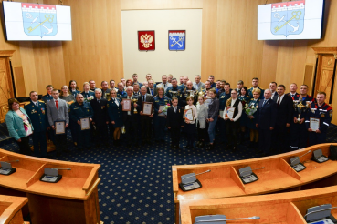 Область чествует спасателей и обновляет им технику