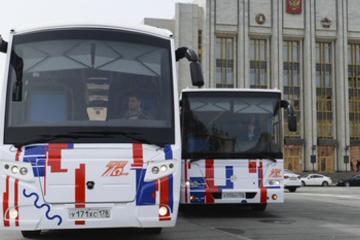 В Гатчину и Приозерск поехали юбилейные автобусы