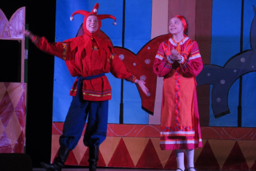 Театральная весна