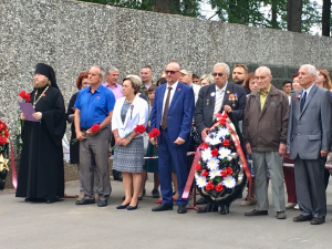 Церемония возложения цветов, перезахоронение останков советских воинов, погибших в годы Великой Отечественной войны, город Тихвин. Предоставлено Администрацией Тихвинского района