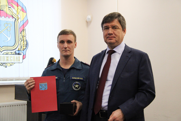 Областные пожарные берегут от огня и от холода