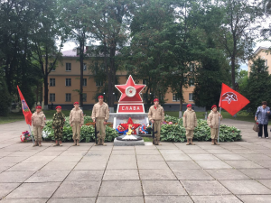 Торжественный митинг «Этот день не забыть никогда», посвященный Дню памяти и скорби, сквер Славы, город Волхов. Предоставлено Администрацией Волховского района