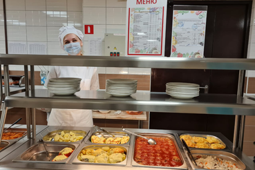 «Ленинградский ревизорро» выясняет секреты школьной кухни