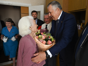 Поздравление ветерана со 100-летним юбилеем