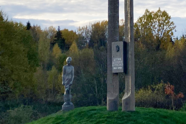 Область обновляет мемориалы, сохраняя историческую память