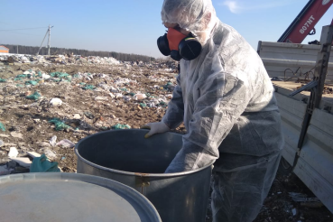 Область начала вывозить отходы с незаконной свалки на ул. Колхозная