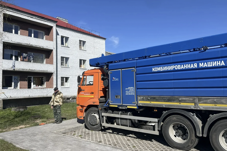 Жилищно-коммунальный комплекс Ленобласти усилил работу в майские праздники