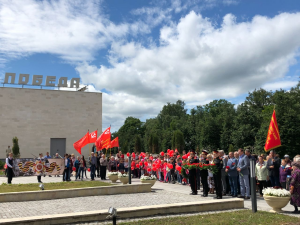 Торжественно-траурный митинг в День памяти и скорби, город Гатчина. Предоставлено Администрацией Гатчинского района