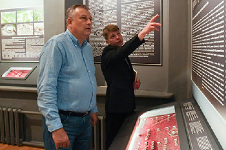 Губернатор посетил археологическую выставку в Выборгском замке