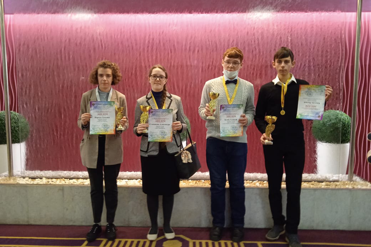 Ленинградские школьники взяли первые места конкурса имени Менделеева