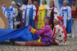 Праздничное шествие, посвященное 91-летию Ленинградской области, в Выборге