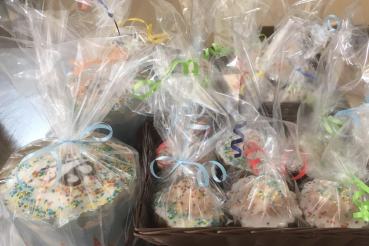 Область печёт куличи