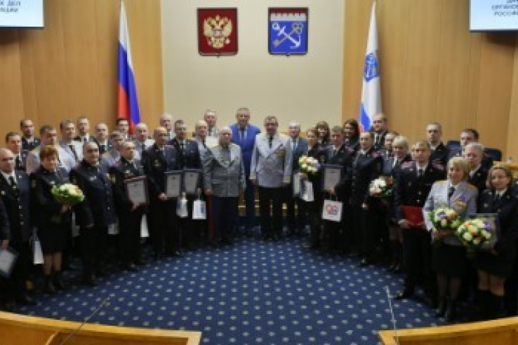 Ленинградские стражи порядка принимают поздравления