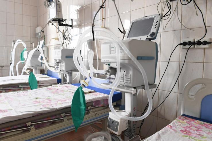 В больницы региона закупают 466 аппаратов ИВЛ