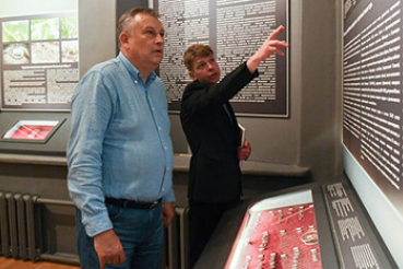 Губернатор посетил археологическую выставку в Выборгском замке
