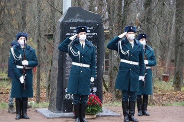 В области установили памятник в честь ветерана МЧС