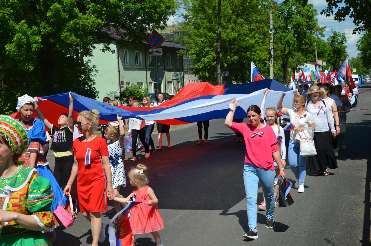 Ленинградцы празднуют День России