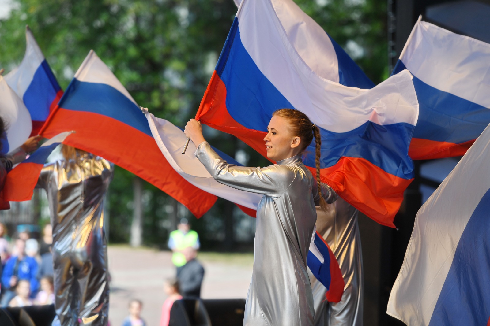 12 июня 2008. День России празднование. С днем России. Празднование дня флага России. С днём России 12 июня.